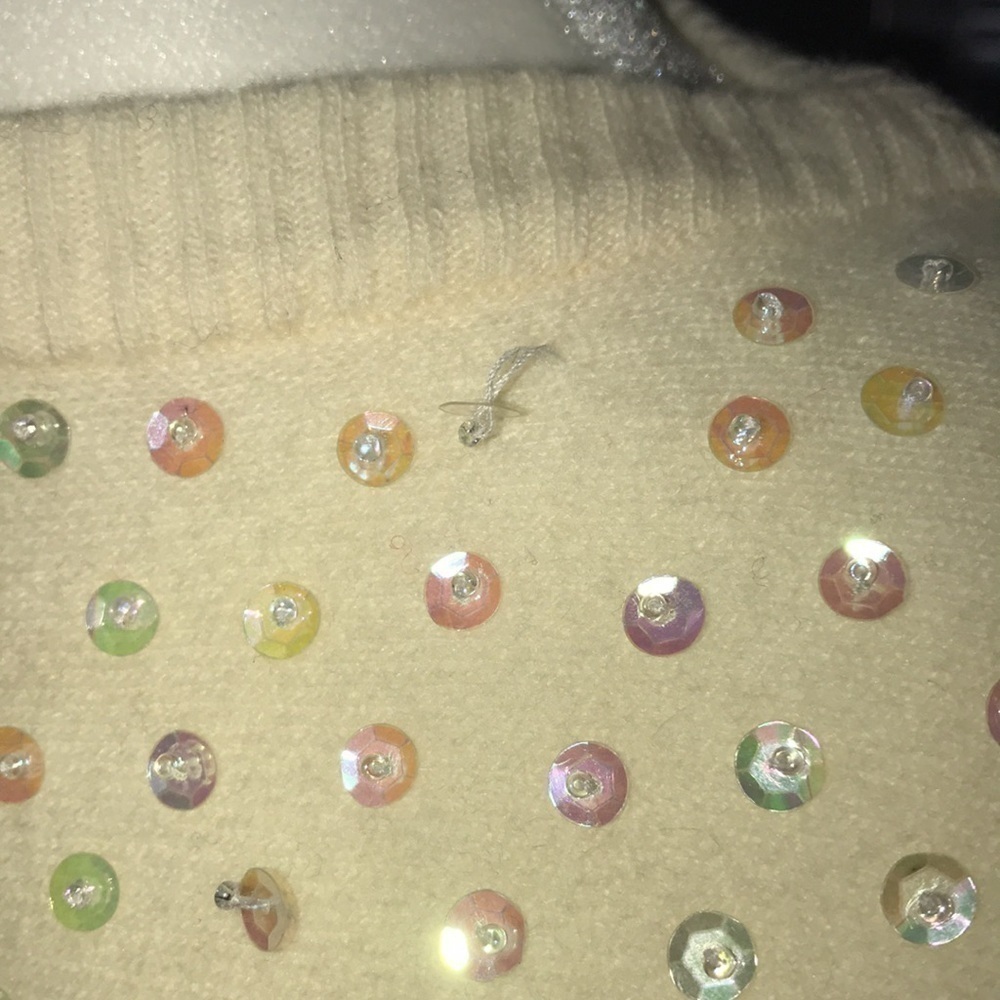 Vanilla Cream Color Sweater with detailed beading - Picture 5 of 6